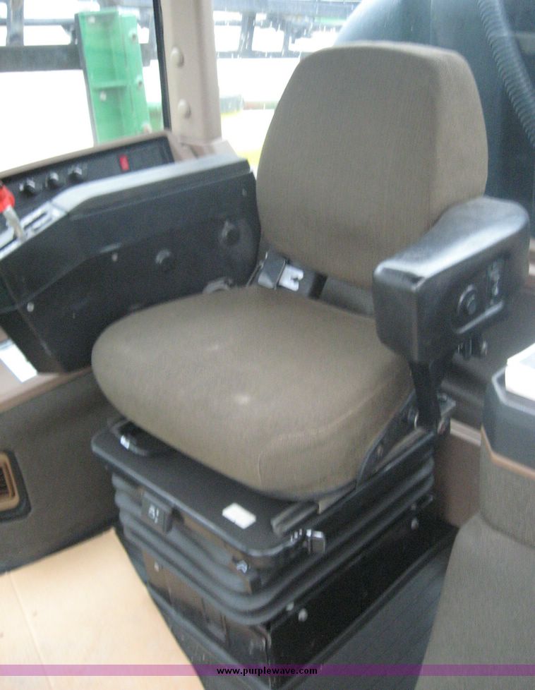 image for item 8974 1998 John Deere 4700 self propelled sprayer