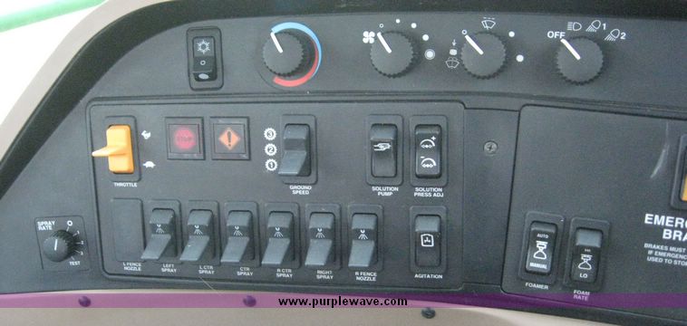 image for item 8974 1998 John Deere 4700 self propelled sprayer