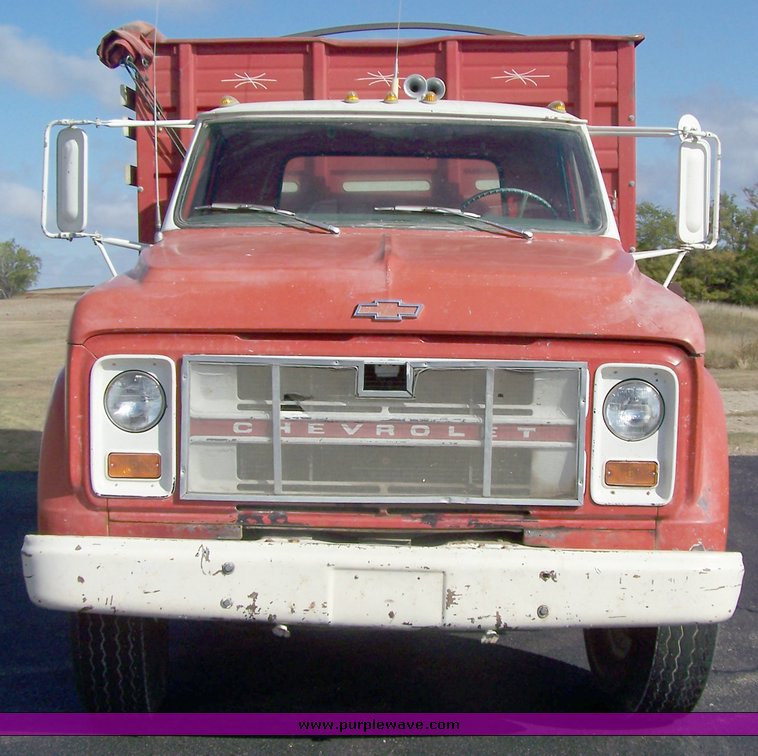 image for item 9000 1968 Chevrolet C-60 truck tandem axle truck