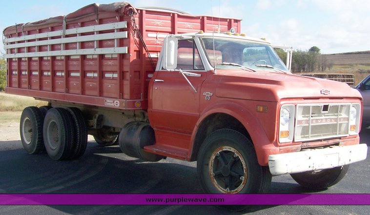 image for item 9000 1968 Chevrolet C-60 truck tandem axle truck