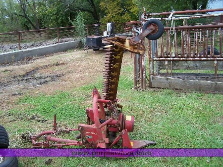 image for item 9506 New Holland 450 7' sickle mower