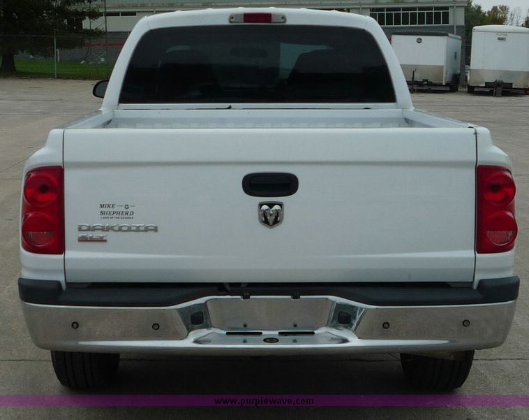 image for item 2064 2005 Dodge Dakota Quad Cab SLT pickup truck