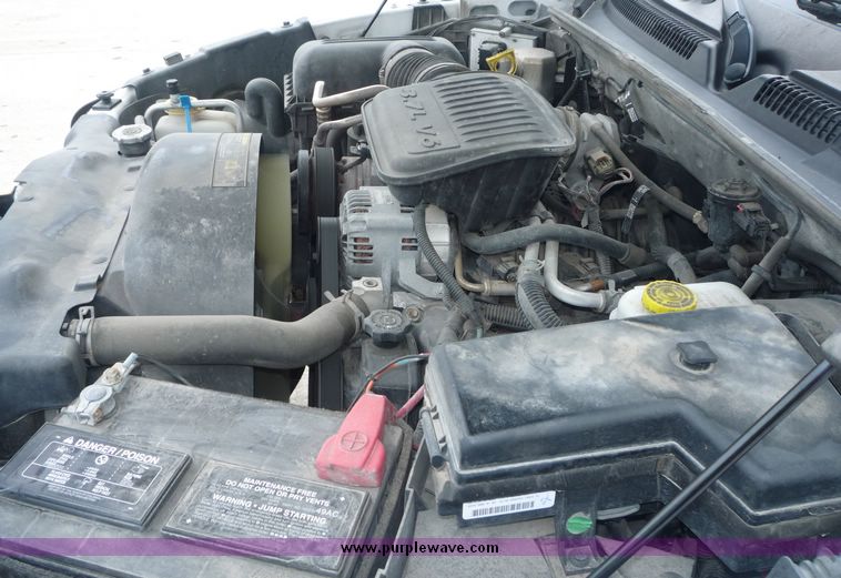 image for item 2064 2005 Dodge Dakota Quad Cab SLT pickup truck