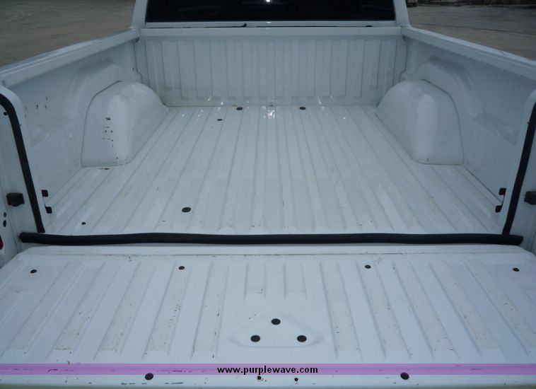 image for item 2064 2005 Dodge Dakota Quad Cab SLT pickup truck