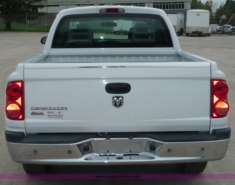 image for item 2065 2005 Dodge Dakota Quad Cab SLT pickup truck