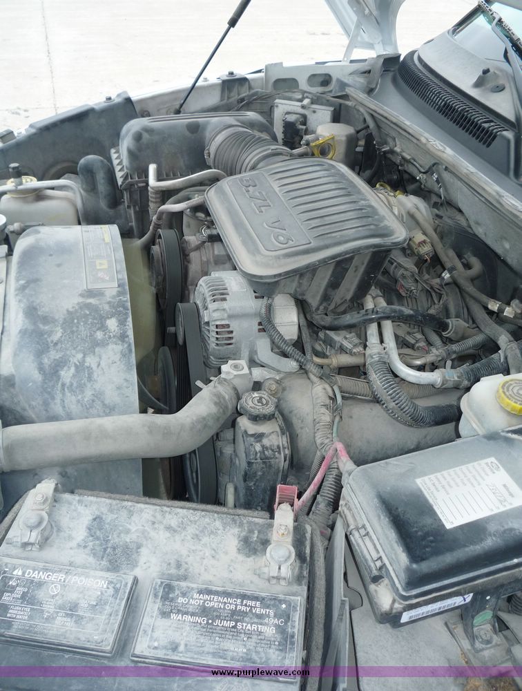 image for item 2065 2005 Dodge Dakota Quad Cab SLT pickup truck