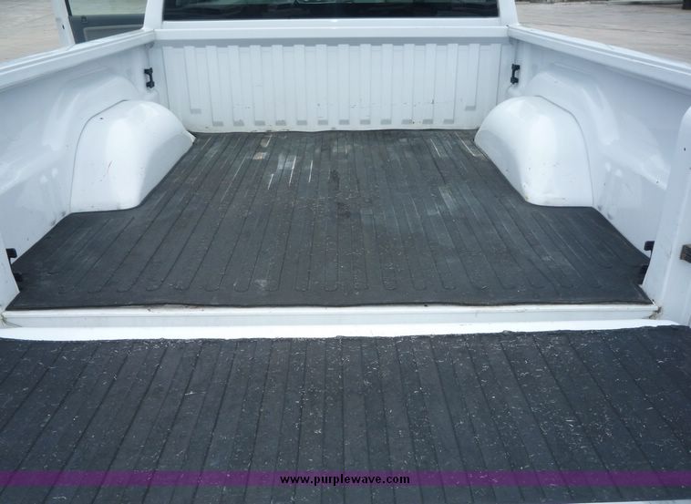 image for item 2065 2005 Dodge Dakota Quad Cab SLT pickup truck