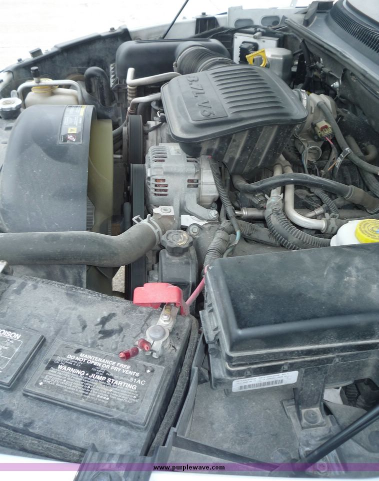 image for item 2066 2006 Dodge Dakota Quad Cab SLT pickup truck