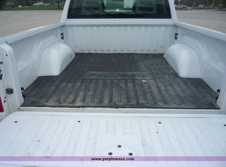 image for item 2066 2006 Dodge Dakota Quad Cab SLT pickup truck