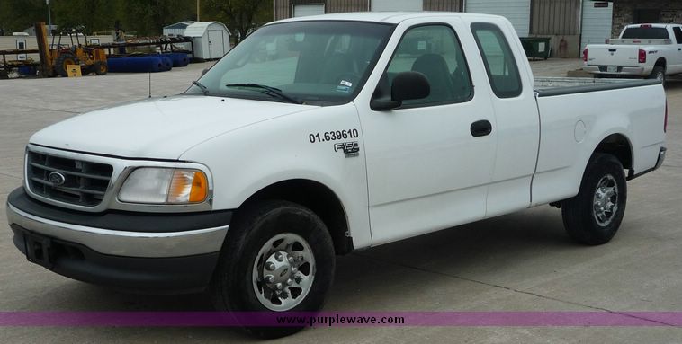 image for item 2067 2000 Ford F150 pickup truck