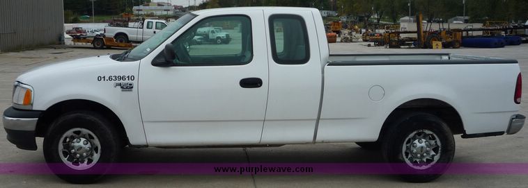 image for item 2067 2000 Ford F150 pickup truck