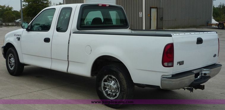 image for item 2067 2000 Ford F150 pickup truck