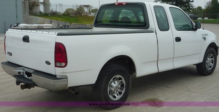 image for item 2067 2000 Ford F150 pickup truck