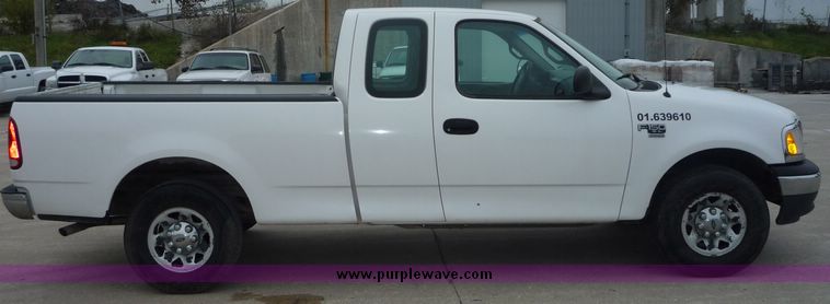 image for item 2067 2000 Ford F150 pickup truck
