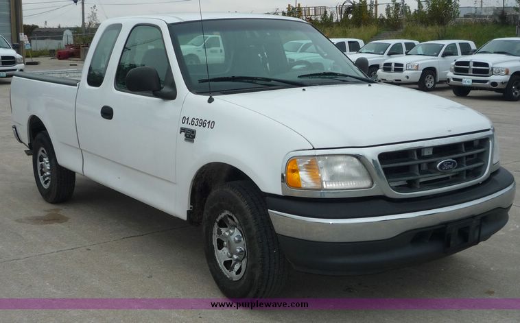 image for item 2067 2000 Ford F150 pickup truck