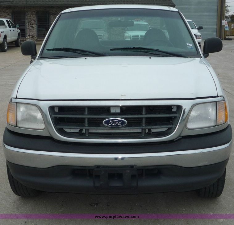 image for item 2067 2000 Ford F150 pickup truck
