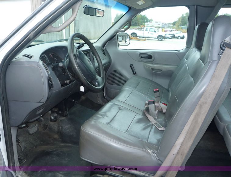 image for item 2067 2000 Ford F150 pickup truck