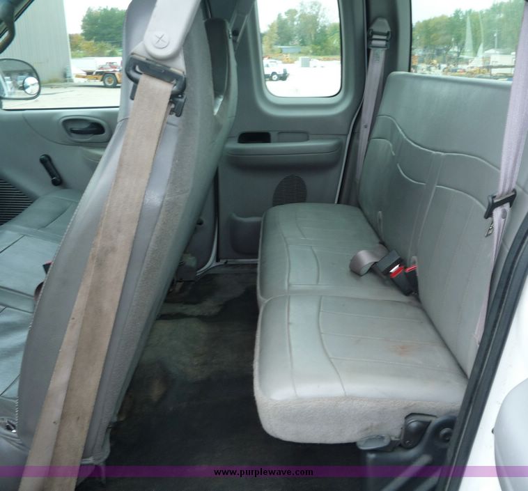 image for item 2067 2000 Ford F150 pickup truck