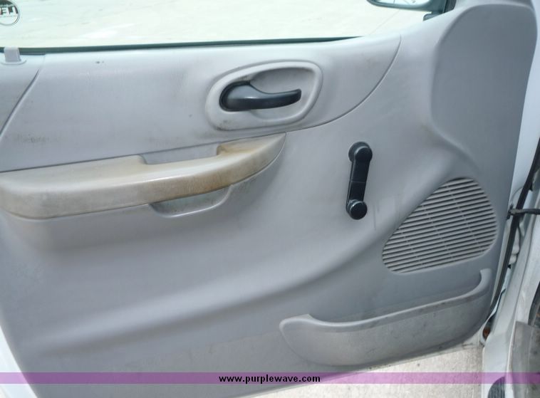 image for item 2067 2000 Ford F150 pickup truck