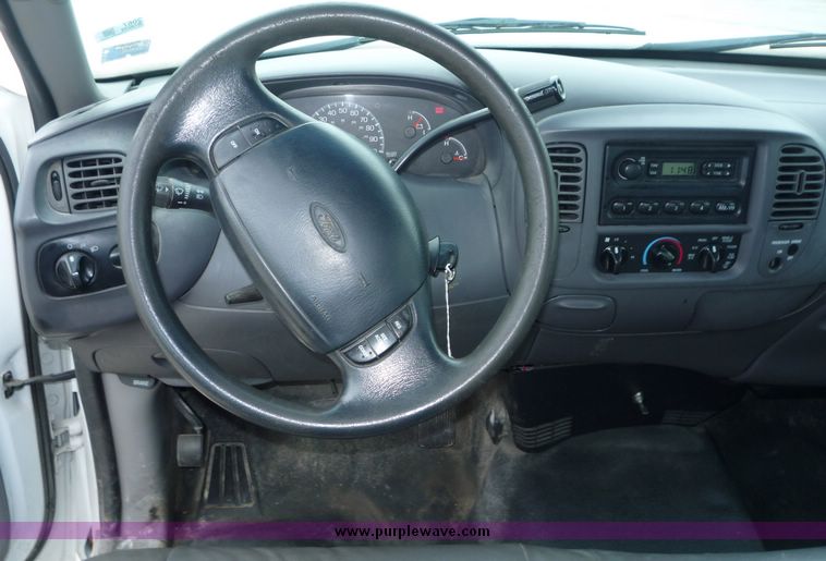 image for item 2067 2000 Ford F150 pickup truck