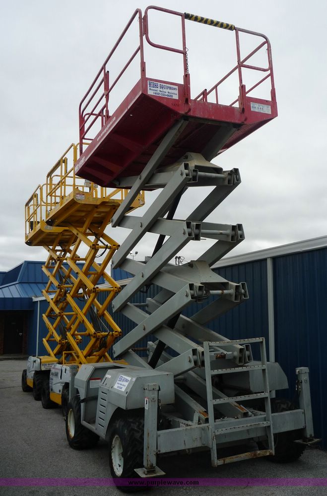 image for item 2217 1999 Mec 4191RT scissor lift