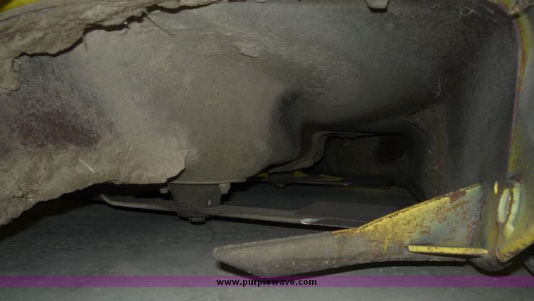 image for item 2232 1995 John Deere 855 utility tractor