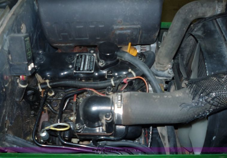 image for item 2232 1995 John Deere 855 utility tractor