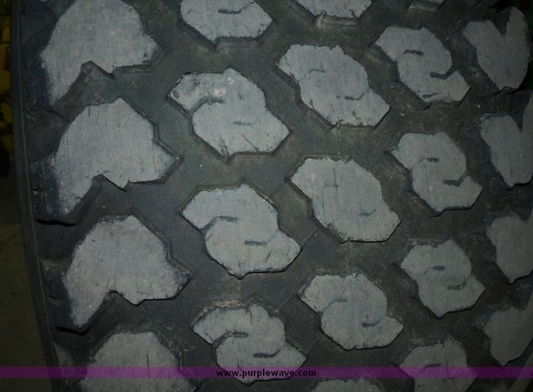 image for item 2232 1995 John Deere 855 utility tractor