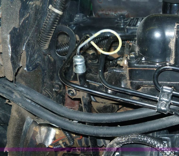 image for item 2232 1995 John Deere 855 utility tractor