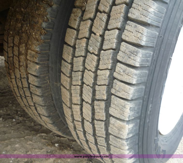 image for item 3598 1992 Ford E350 20 passenger bus