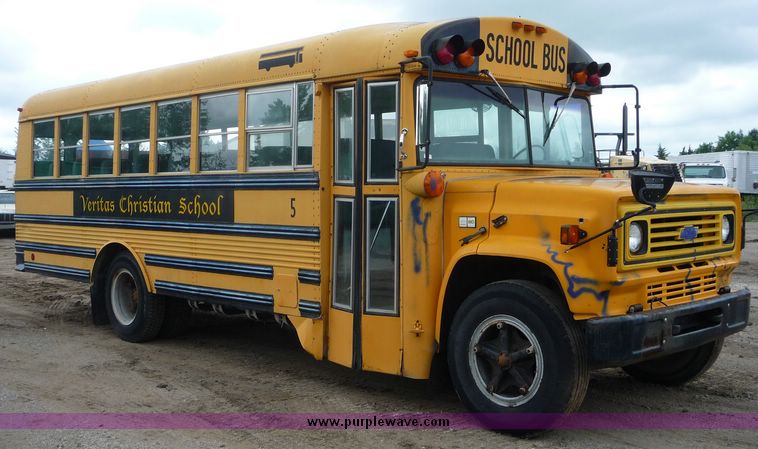 image for item 3599 1989 Chevrolet S6000 B6P042 32 passenger school bus