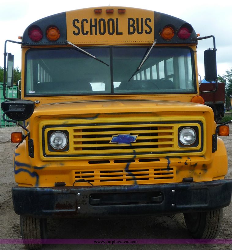 image for item 3599 1989 Chevrolet S6000 B6P042 32 passenger school bus