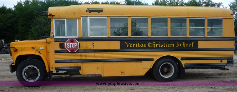 image for item 3599 1989 Chevrolet S6000 B6P042 32 passenger school bus