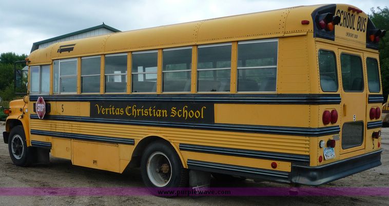 image for item 3599 1989 Chevrolet S6000 B6P042 32 passenger school bus