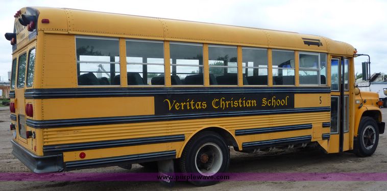 image for item 3599 1989 Chevrolet S6000 B6P042 32 passenger school bus