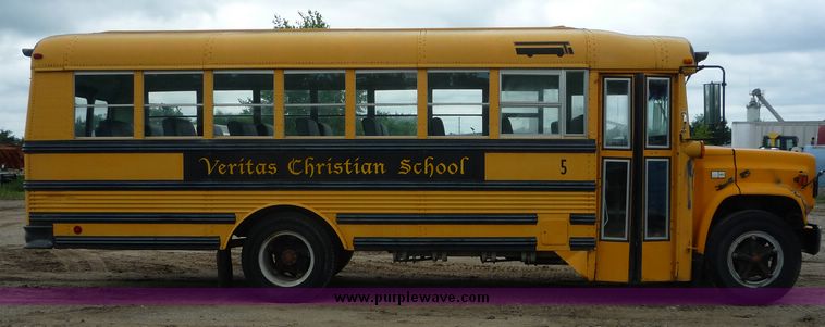 image for item 3599 1989 Chevrolet S6000 B6P042 32 passenger school bus