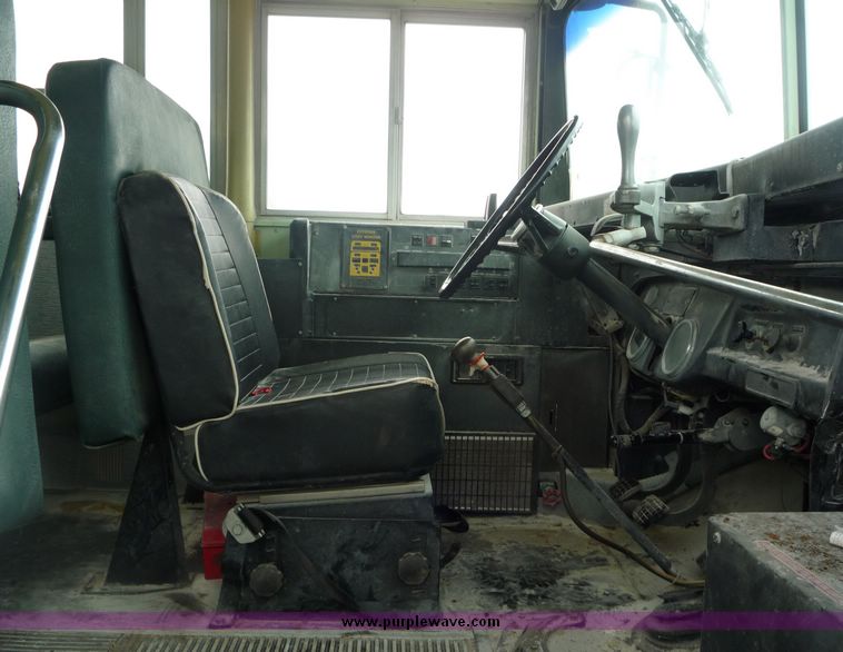 image for item 3599 1989 Chevrolet S6000 B6P042 32 passenger school bus