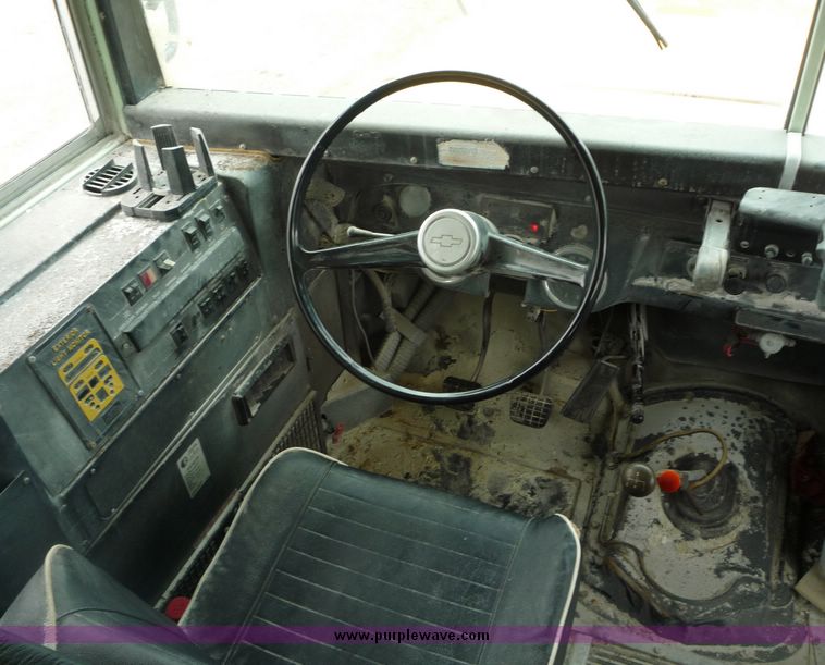 image for item 3599 1989 Chevrolet S6000 B6P042 32 passenger school bus