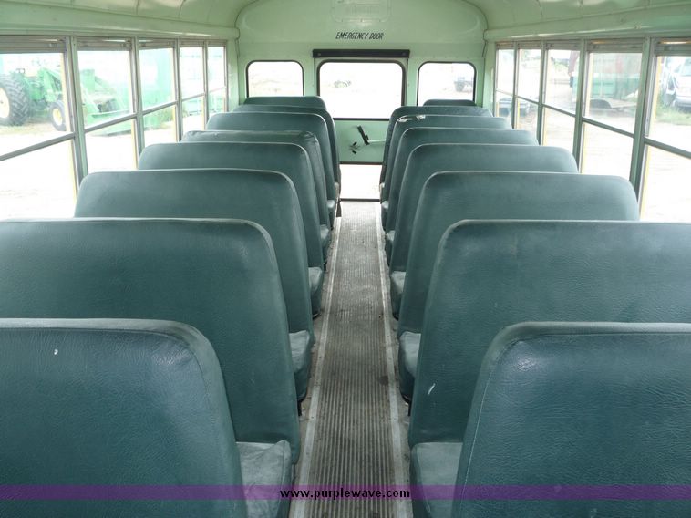 image for item 3599 1989 Chevrolet S6000 B6P042 32 passenger school bus