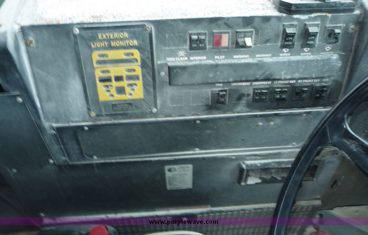 image for item 3599 1989 Chevrolet S6000 B6P042 32 passenger school bus