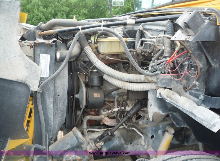 image for item 3599 1989 Chevrolet S6000 B6P042 32 passenger school bus