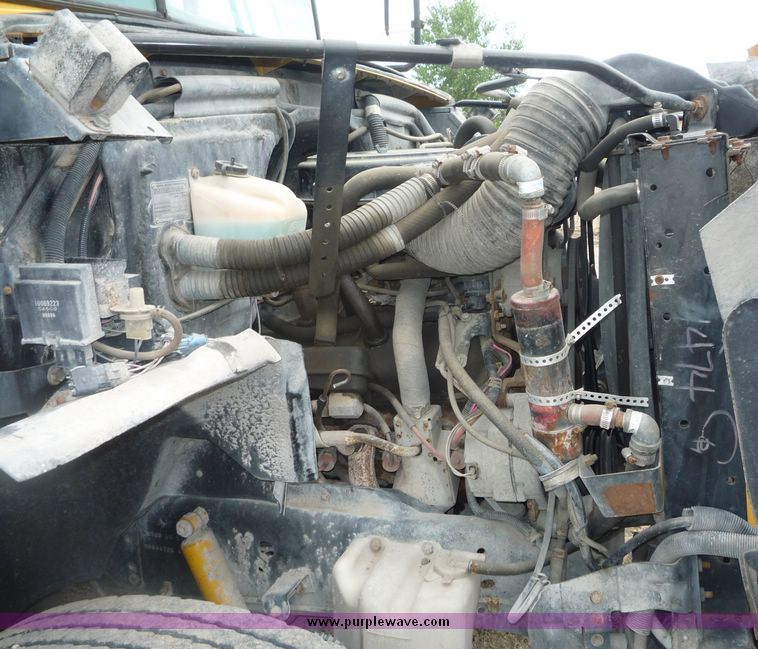 image for item 3599 1989 Chevrolet S6000 B6P042 32 passenger school bus