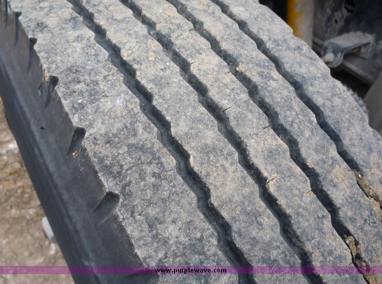 image for item 3599 1989 Chevrolet S6000 B6P042 32 passenger school bus