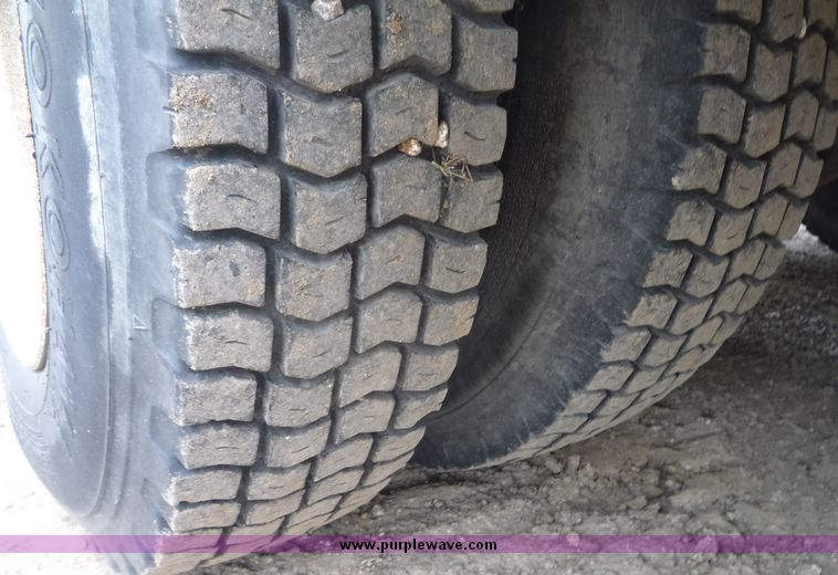 image for item 3599 1989 Chevrolet S6000 B6P042 32 passenger school bus