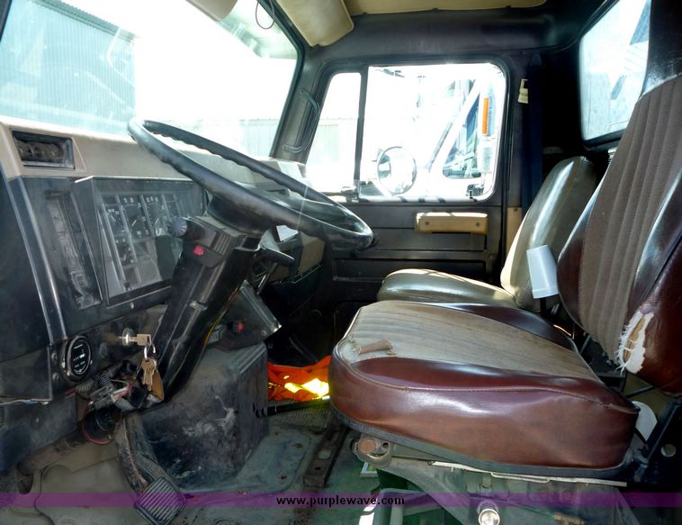 image for item 4020 1990 International 4700