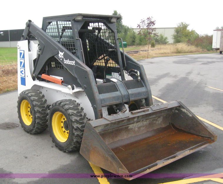 image for item 5230 Bobcat 773 skid steer