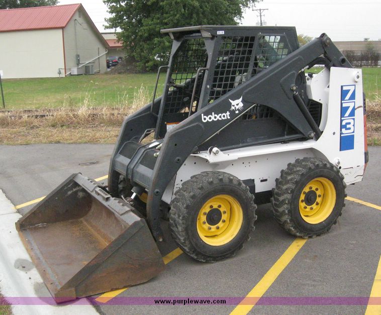 image for item 5230 Bobcat 773 skid steer