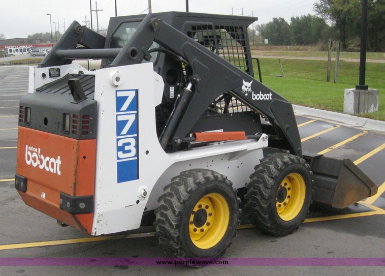 image for item 5230 Bobcat 773 skid steer