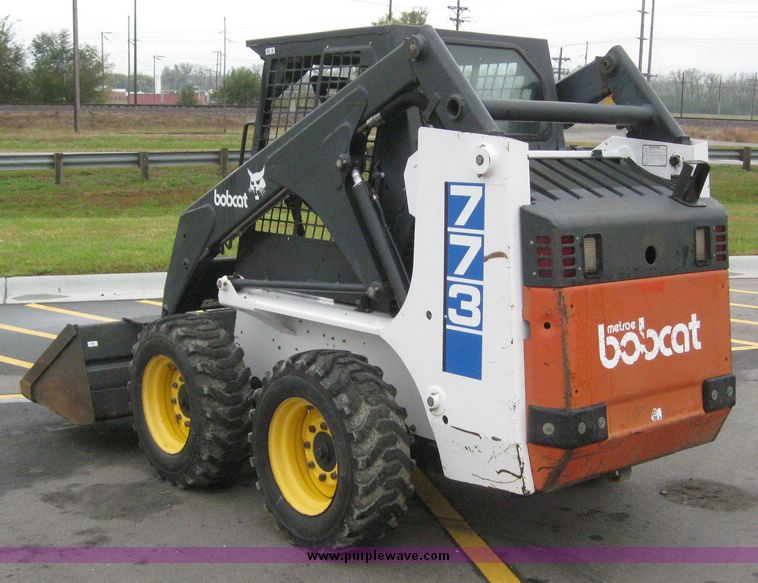 image for item 5230 Bobcat 773 skid steer