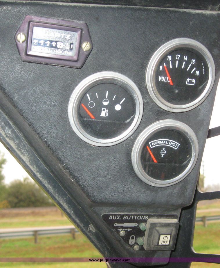 image for item 5230 Bobcat 773 skid steer